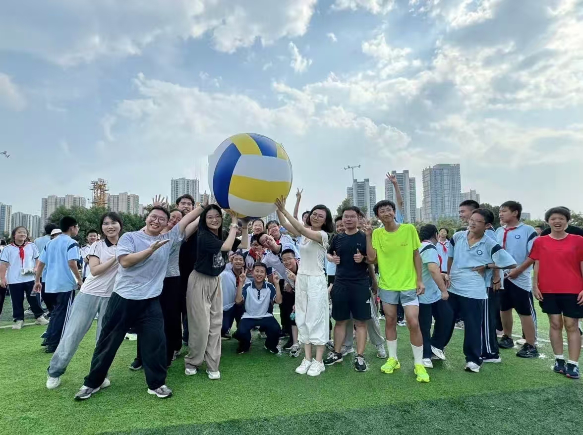 教师巨排球比赛结束  ??? 摄